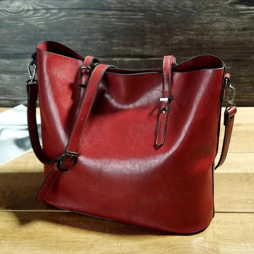 Viktorija Charm – ādas plecu soma ar vintāžas šarmu un mūžīgu eleganci