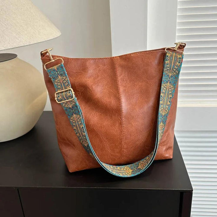 Līga Vintage – ādas plecu soma ar klasisku šarmu un mūžīgu eleganci